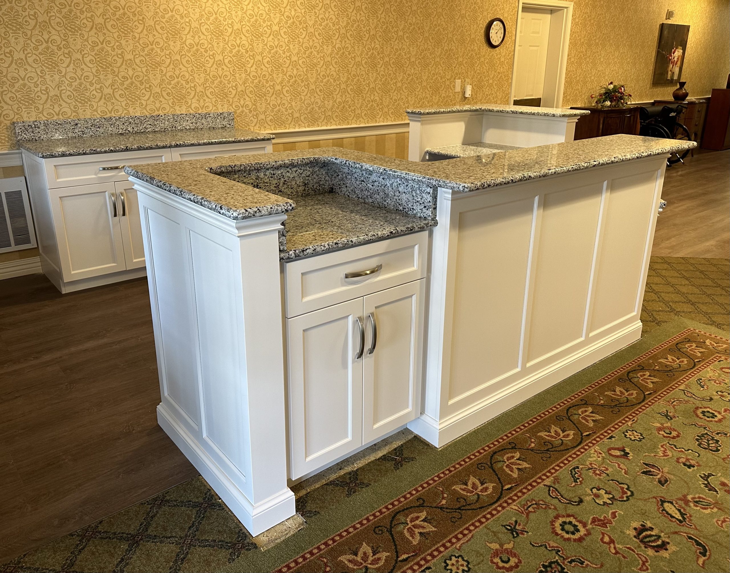 Reception station with raised transaction counter